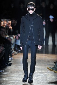 O consumidor rocker de Jonh Varvatos ganha ares mais elegantes no inverno da marca